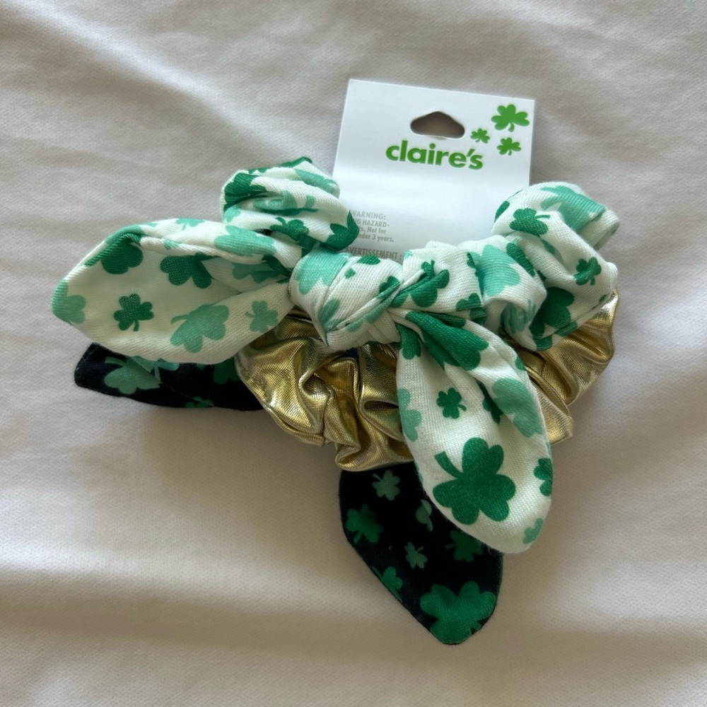 Claire’s 3 Pack Scrunchie St. Patrick’s Day Hair Piece Clovers Gold Black White